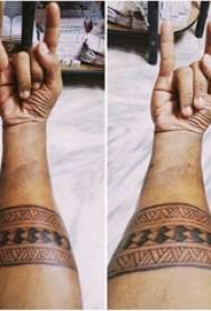 Creative and exquisite and interesting armband tattoo pattern on various arms