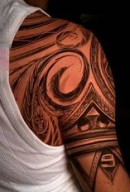 Schoolboy hannu a kan baki line zane zane na geometric element domineering flower arm tattoo hoto