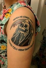 O brazo da rapaza no punto negro do bosquexo espiño truco foto creativa de tatuaxe de terror