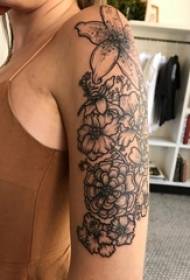 Lámh an chailín scoile ar thorn dubh bláth simplí cruthaitheach bláth planda leathchló tattoo sleeve