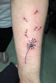 Mergaitės rankos ant juodo taško erškėčių paprastos linijos augalų kiaulpienių tatuiruotės dizainas