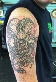 Tatuaje de brazo en blanco y negro estilo gris elemento geométrico tatuaje simple personalidad línea tatuaje dragón animal tatuaje imagen