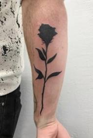 欧美玫瑰纹身男生手臂上欧美玫瑰纹身图片
