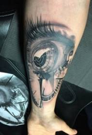 Tatuatge d’ulls, imatge de tatuatge d’ulls al braç d’un noi