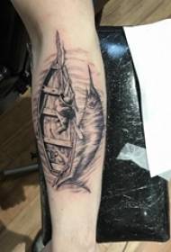 Arekên Kevir Li ser Grivîkek Black Grey Serişteyên ingêweyê Domainering Boat Tattoo Picture