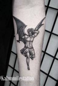 Tatuointi suojelusenkeli pojan käsivarsi mustalla enkeli tatuointi kuva