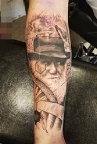 Brazo de los muchachos en técnica de picadura en blanco y negro elemento geométrico retrato del personaje imagen del tatuaje