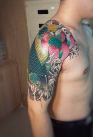 Лотус с голям лотус с калмари, рисуван с татуировка