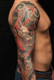 Tattoo dragon totem მამრობითი ფერწერა მკლავი tattooed dragon totem სურათი