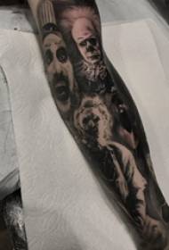 Personagem flor braço tatuagem padrão menino personagem na foto de tatuagem de braço preto personagem