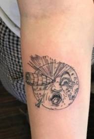 紋身月亮男學生的手臂上創意月亮紋身圖片