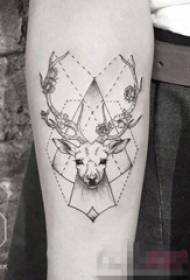 Ruka na crnoj liniji skica geometrijski element kreativni ličnost tetovaža uzorak