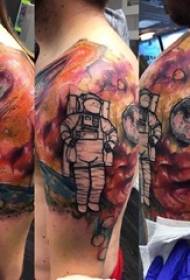 男生手臂上彩绘水彩素描创意有趣宇航员纹身图片