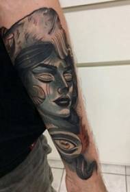 Brazo colegial pintado acuarela bosquexo creativo personaxe de terror retrato foto de tatuaxe