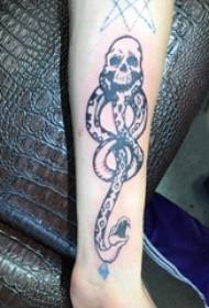 Ruka tetovaža materijal djevojka pazuha i zmija tetovaža slika