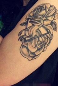 Materiał na ramię, kwiat, zdjęcie tatuażu