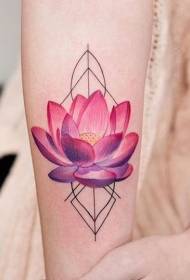 Arm mooi rooi lotus geometriese tatoeëerpatroon