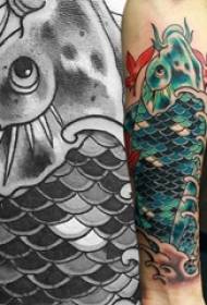Kızın kolu suluboya kroki yaratıcı edebi sazan hayvan dövme resim boyalı