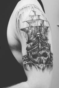Image de tatouage de bateau de pirate de lignes simples géométriques de bras de garçons sur des points noirs