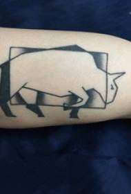 Geometrické zvířecí tetování mužské studentské paže na obrázku černé zvířecí tetování