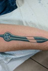 Punhal tatuagem menino braço na foto de tatuagem punhal