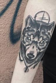Skolpojkearmar på svarta prickar Geometriska abstrakta linjer Små djur Wolf Tattoo Bild
