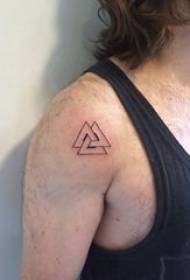 Triangle di tatuaggi di fille braccio bracciale triangulu di tatuaggi di mudellu