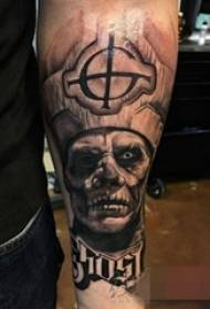 Krahu i djalit në shkathtësinë e zezë gri aftësi tatuazh
