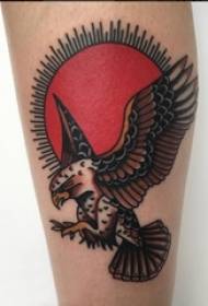 O braço da menina pintou o esboço em aquarela imagens de tatuagem de águia dominadora criativa