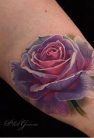 Girl's arm geverf akwarel kreatiewe persoonlikheid 3d rose pragtige tatoo prentjie