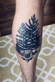 tatuatge de paisatge tanga masculí sobre la imatge de tatuatge arbre gran negre