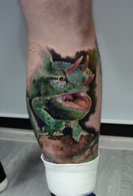 Нога реалістичним стилем кольорові татуювання ящірки