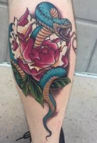 Snake flower tattoo meisje kalf gekleurde slang flower tattoo foto