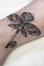 patrón de tatuaje de libélula rapaza de tatuaje de libélula patrón de tatuaje de libélula
