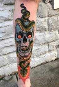 seuns kalf geverf waterverf skets kreatiewe oorheersende python tatoo prentjie