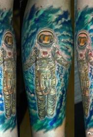 Машка шема на тетоважи во астронаут во боја на нозете