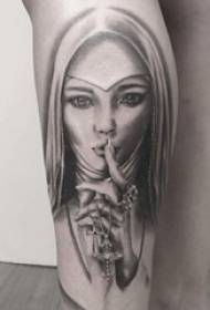 dziewczyny cielę na czarny szary punkt cierń proste streszczenie linii postać portret tatuaż obraz