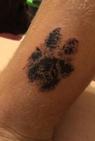 tattoo sting tips Pria betis pada gambar tato cetak kaki hitam