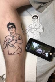 лик портретна тетоважа мушки крак на црној слици портрет лика тетоважа