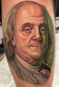 Ang kolor sa bitiis nga realistiko nga tattoo sa litrato ni Benjamin Franklin