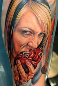 Legs tatuazh vampir i mërzitur realist me ngjyra