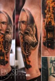 teleća realistična čarobnica u boji s vukom i gorućim crkvenim uzorkom tetovaža