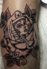 Tatuaje de bebé europeo macho tatuaje en tatuaxe de personaxes de flores e rapazas