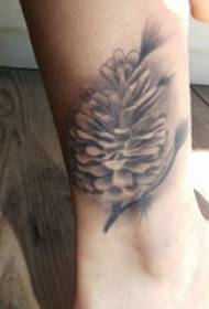 crna siva tetovaža dječak tele na crno siva tetovaža bor konus tetovaža slika 99044- Slikana Tattoo Djevojačko tele na cvijetu i bodež tetovaža slika
