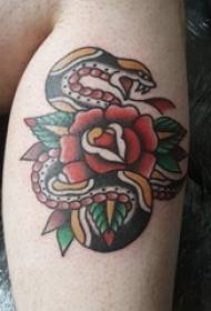 Kígyó és virág tetoválás mintás fiú borjak a kígyó és virág tetoválás képeken