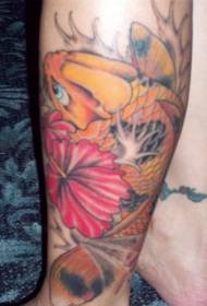 benfarvet hibiskus og Koi fisk tatoveringsmønster