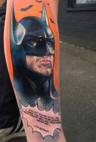 Šareni batman uzorak tetovaže u stilu nogu