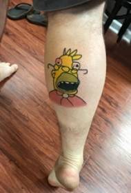 maľované tetovanie mužskej stopky na farebnej kreslenej postavičke tetovania