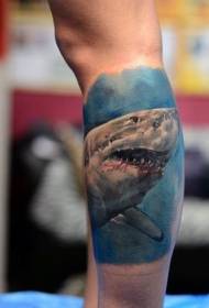 寫實風格的血腥鯊魚紋身圖案