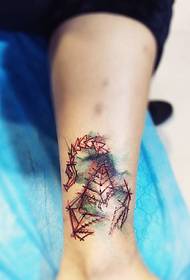 un tatuaj cu totem de vițel care acoperă cicatricea veche